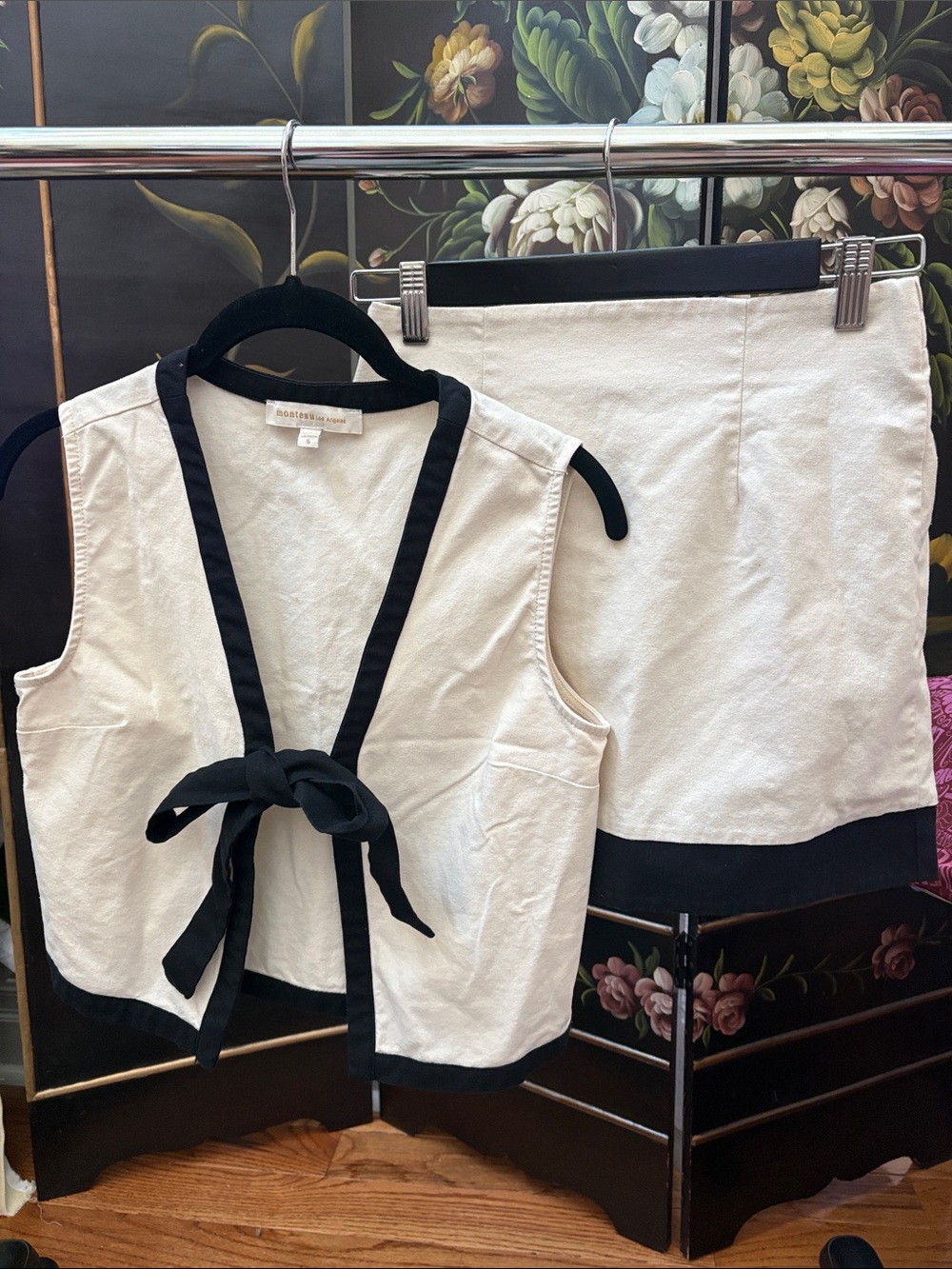 Women’s 2 pc skirt and vest set
